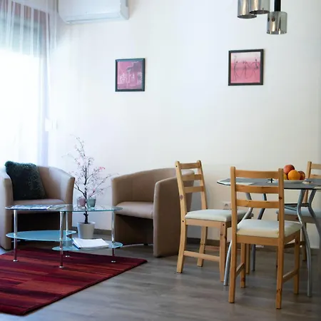 Aranypart Eniko Apartmán *