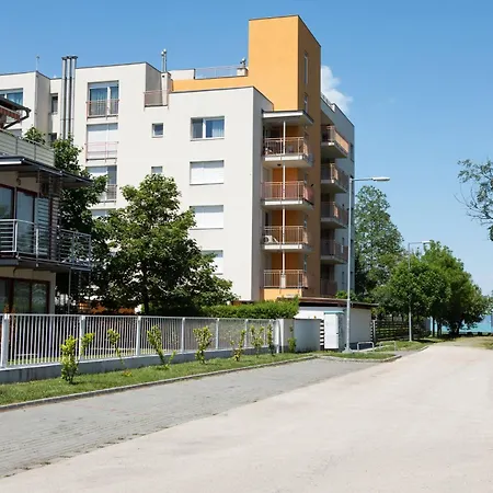 Aranypart Eniko Apartmán
